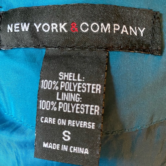 New York & Co. Quilted Vest with Removable Hood - Picture 5 of 7